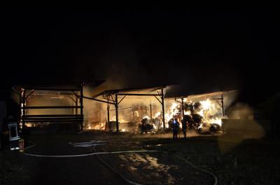 Zimmern ob Rottweil: Scheune brennt voellig aus